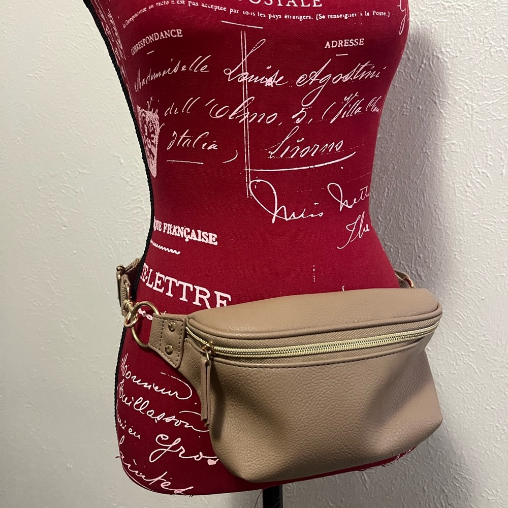 Nude Fanny pack